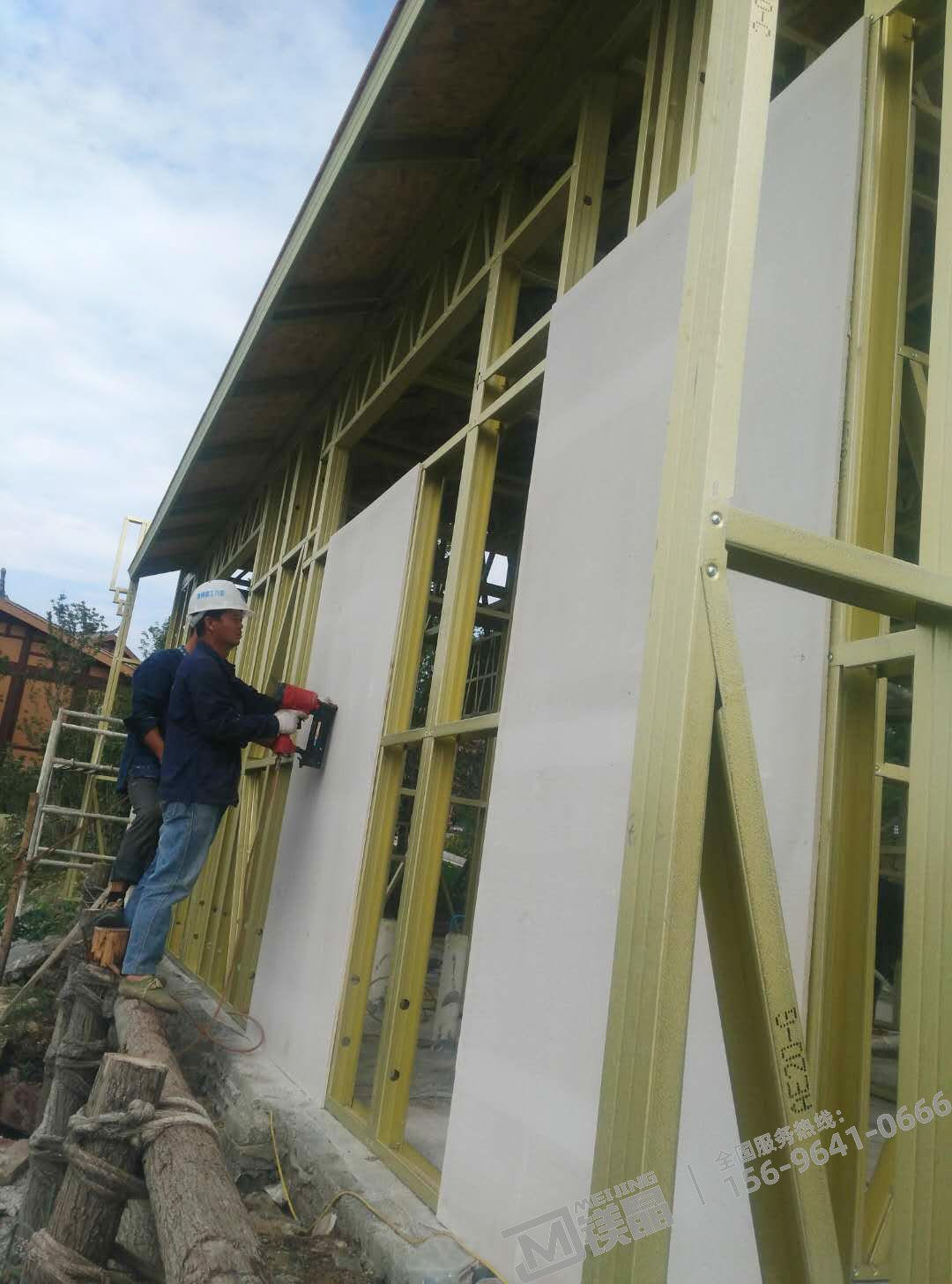 贵州省黔东南阿妹戚托小镇项目，轻钢集成房屋楼承板、墙板